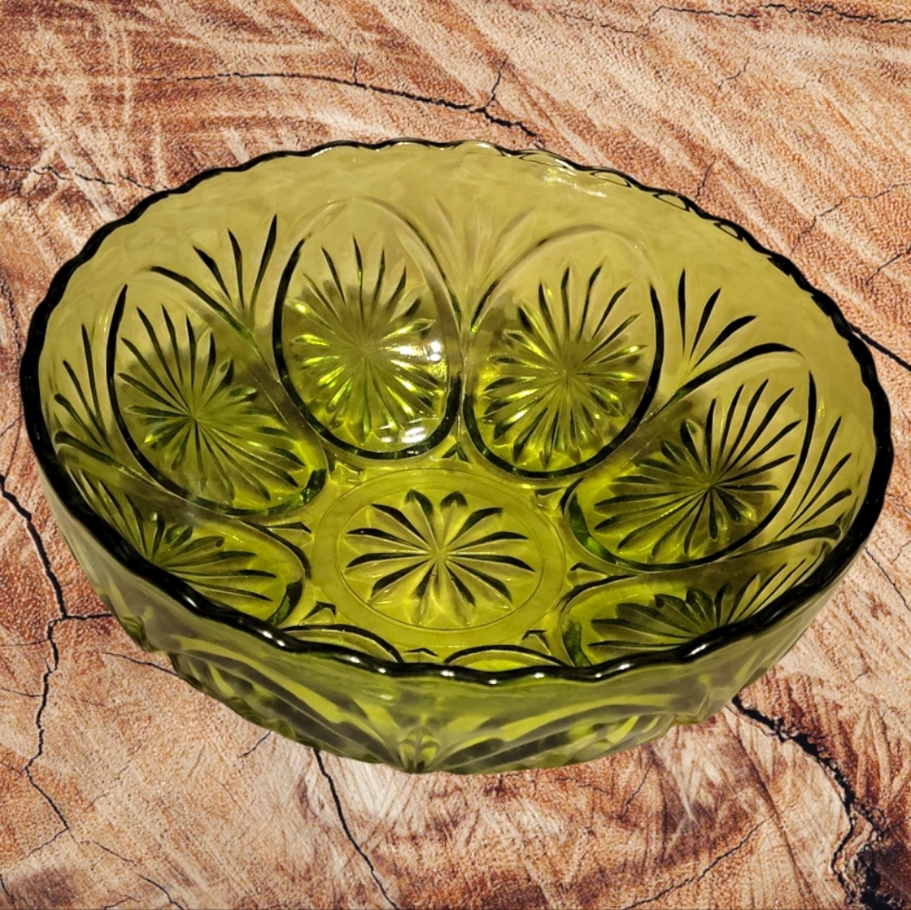 Vtg Star Cameo Medallion Green Avocado Glass Vegetable Bowl Anchor Hocking